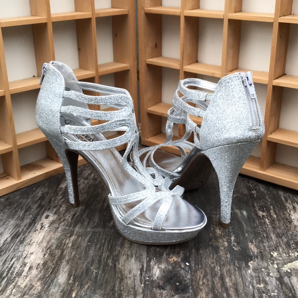 Kenneth Cole Silver sparkly heels Size 7.5 - Picture 2 of 10